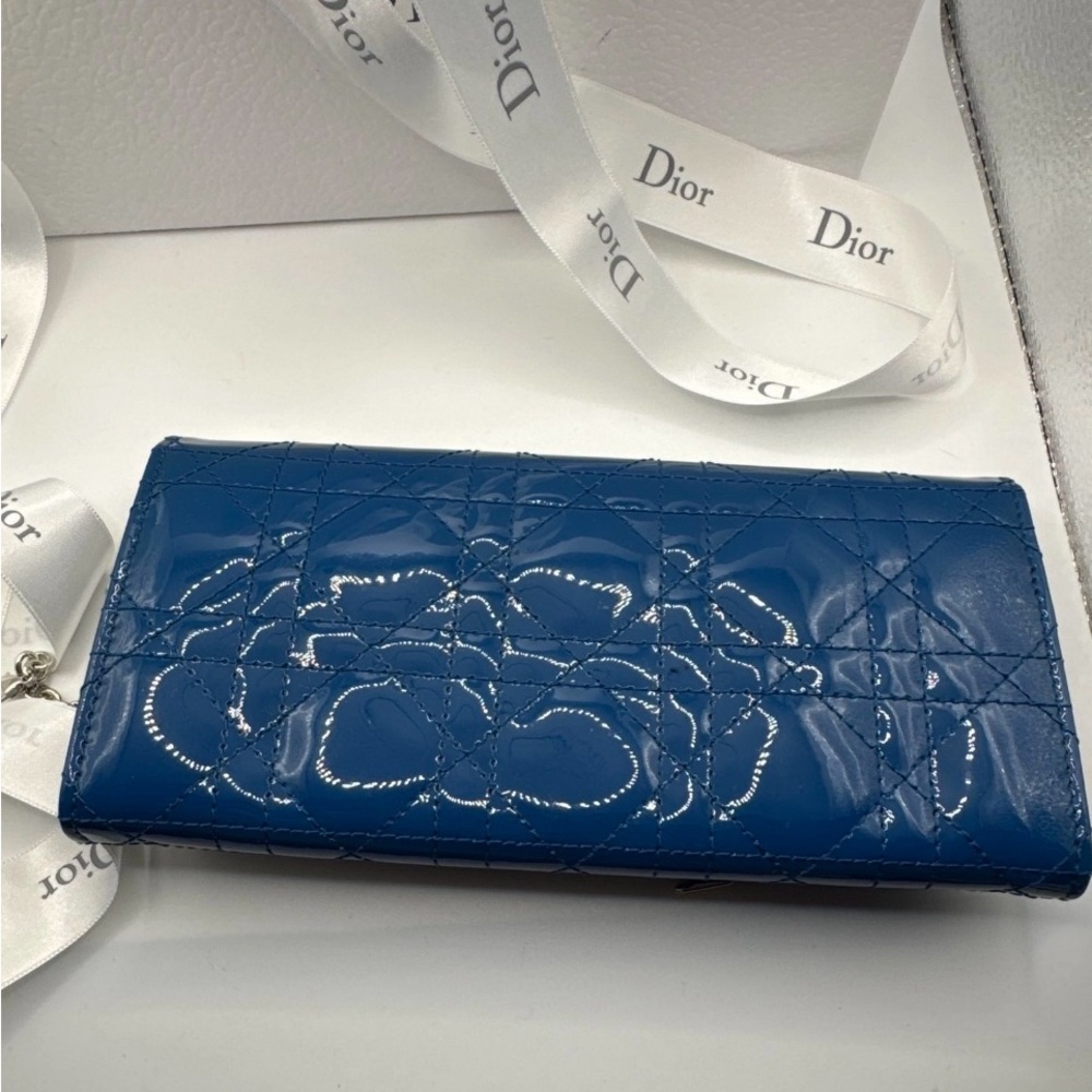 Authentic Christian Dior patent wallet with chain - Picture 5 of 11